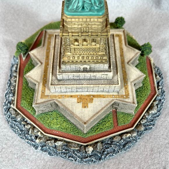 Vtg Harbour Lights Liberty Enlightening the World Statue of Liberty Collectible - Picture 5 of 13